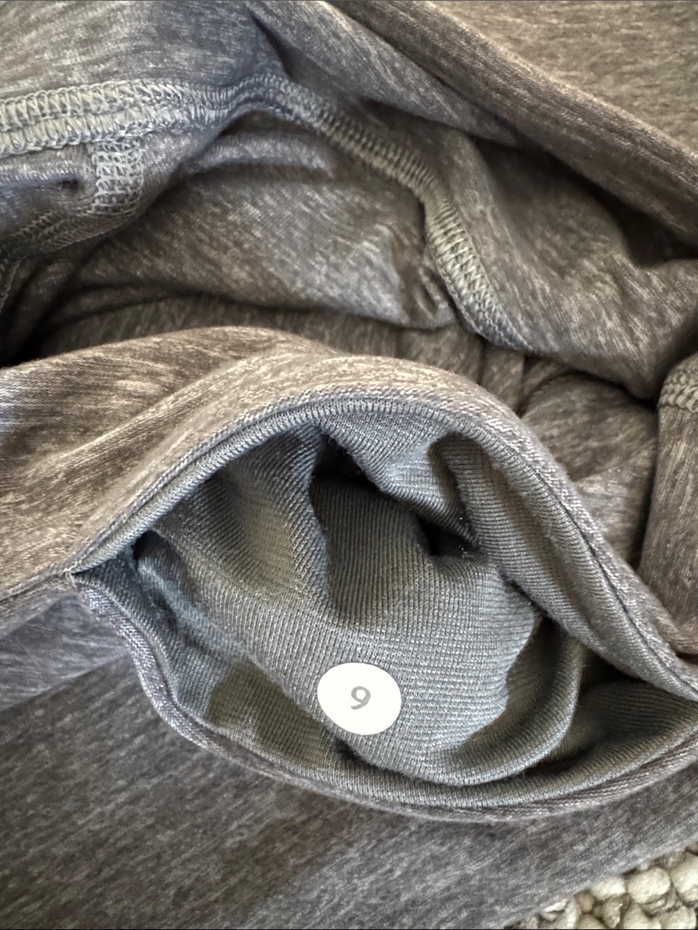 Lululemon Gray Heather Calf Length Leggings - Size 6 - Picture 2 of 3
